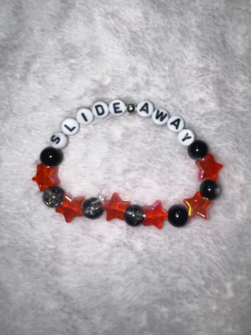 Slide away black and red stars bracelet
